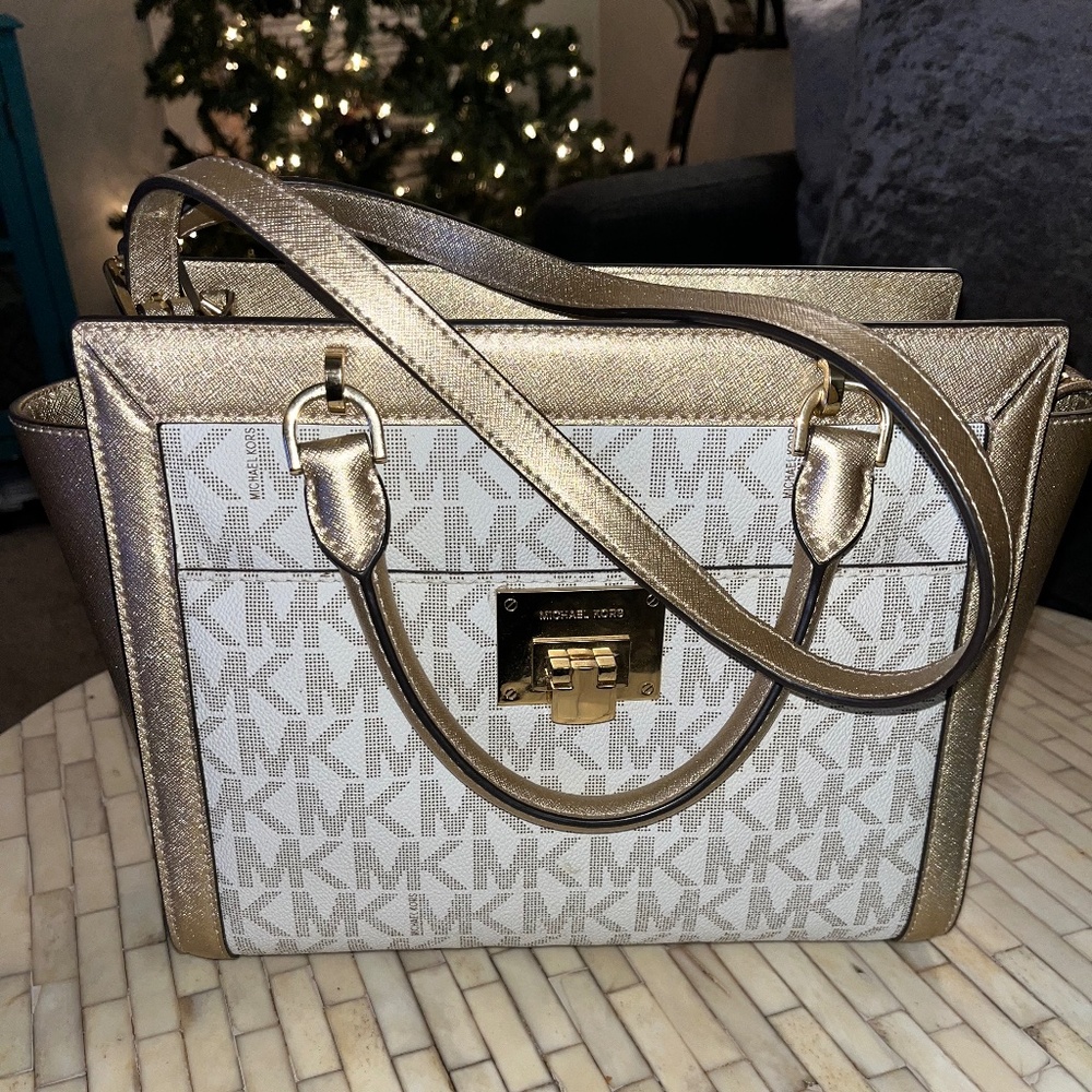 Authentic Michael Kors Bag 👜 - Picture 2 of 5